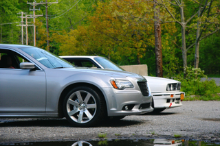 Illustration for article titled Chrysler 300 SRT vs BMW E30 M3: Can The Big Boat Keep Up?